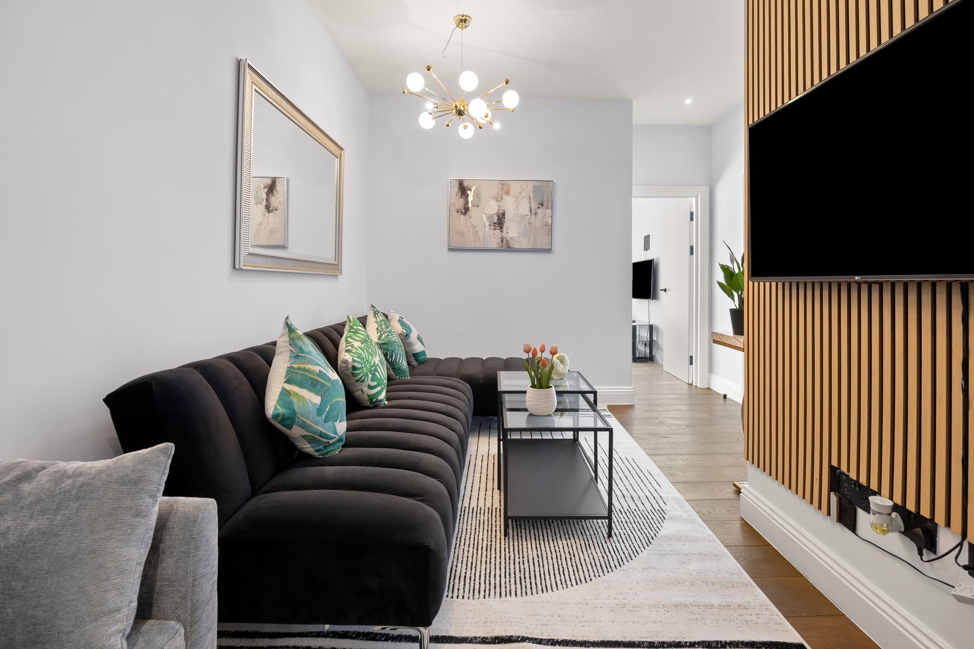 3 Bed Stylish Duplex by Victoria Station — photo 1 of 6